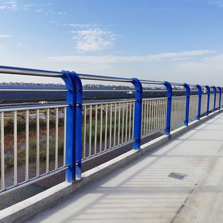 不锈钢复合管护栏的美观和性能高